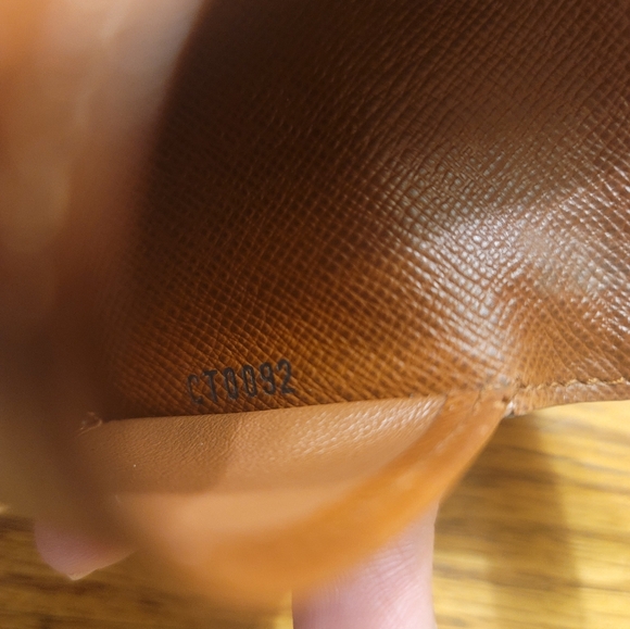 Louis Vuitton Monogram 6 Ring Key Holder - Picture 4 of 9